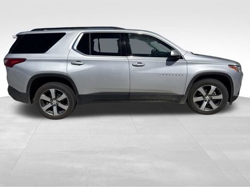 Used 2019 Chevrolet Traverse LT w/ LT Premium Package AWD/4WD image 3