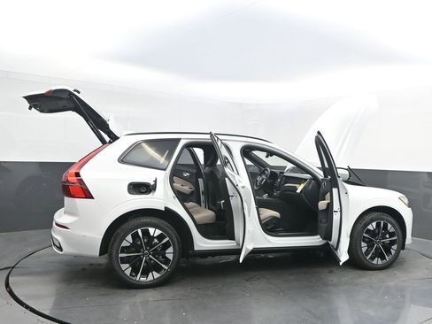 New 2026 Volvo XC60 B5 Plus w/ Protection Package Premier image 38