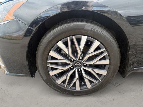 Used 2023 Nissan Altima 2.5 SV AWD/4WD image 11