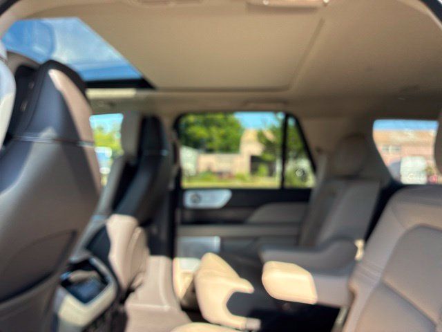 Used 2023 Lincoln Navigator Reserve AWD/4WD image 22