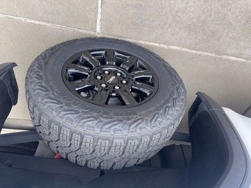 Used 2024 GMC Sierra 1500 AT4 w/ Technology Package image 8