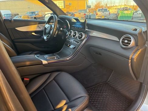 Used 2021 Mercedes-Benz GLC 300 4MATIC image 10