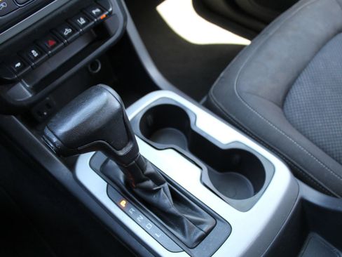 Used 2021 Chevrolet Colorado LT w/ Safety Package RWD image 31