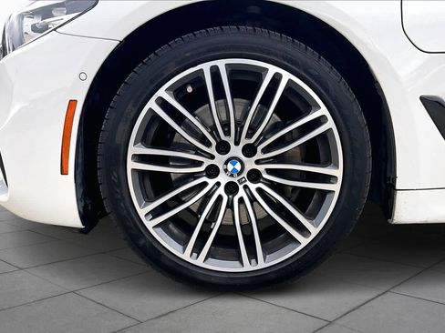 Used 2019 BMW 530e w/ M Sport Package image 10