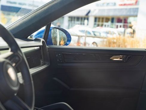 Used 2025 Porsche Cayenne GTS image 38