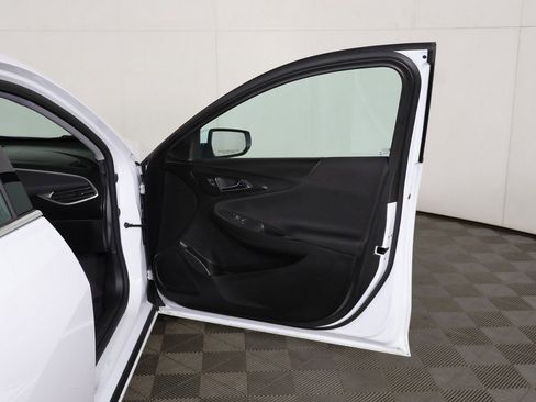 Used 2024 Chevrolet Malibu LT image 17