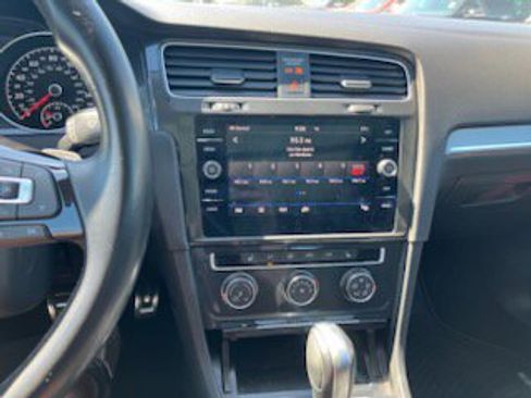 Used 2018 Volkswagen Golf Alltrack SE image 8