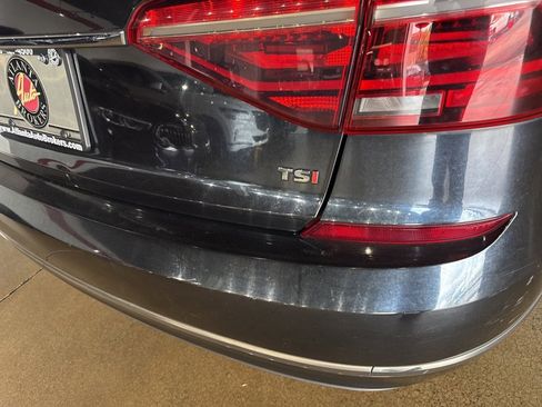 Used 2018 Volkswagen Passat 2.0T SE w/ SE Lighting Package image 17