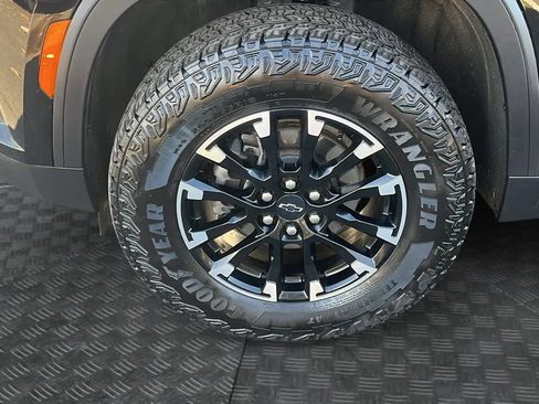 Used 2024 Chevrolet Traverse Z71 image 8