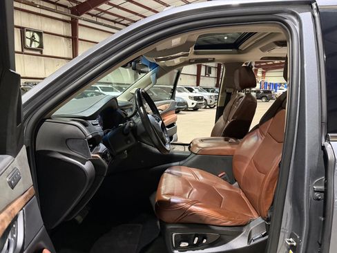 Used 2019 Cadillac Escalade ESV Premium Luxury RWD image 13