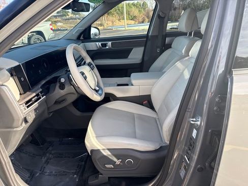 Used 2024 Hyundai Santa Fe Limited image 17