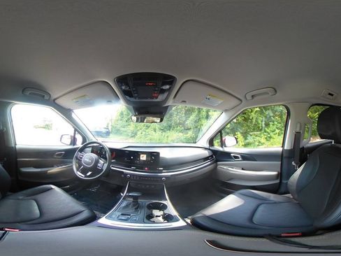 Used 2026 Kia Carnival FWD image 40