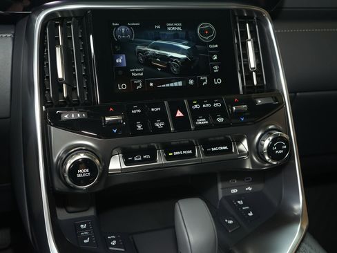 Used 2026 Lexus LX 700h Luxury w/ Appearance Package AWD/4WD image 18