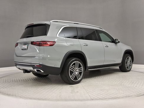 Used 2025 Mercedes-Benz GLS 450 4MATIC image 7