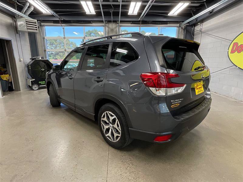 Used 2021 Subaru Forester Premium AWD/4WD image 3