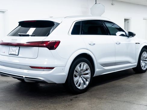 Used 2023 Audi e-tron S Premium Plus image 6