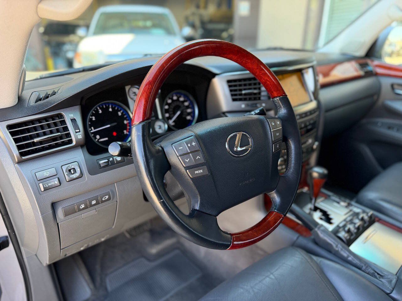 Used 2010 Lexus LX 570 4WD w/ Preferred Accessory Package image 15
