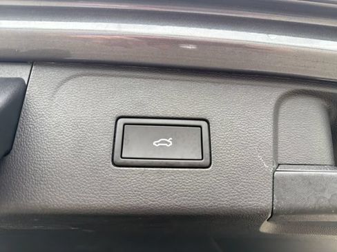 Used 2025 Volkswagen Atlas SE AWD/4WD image 60