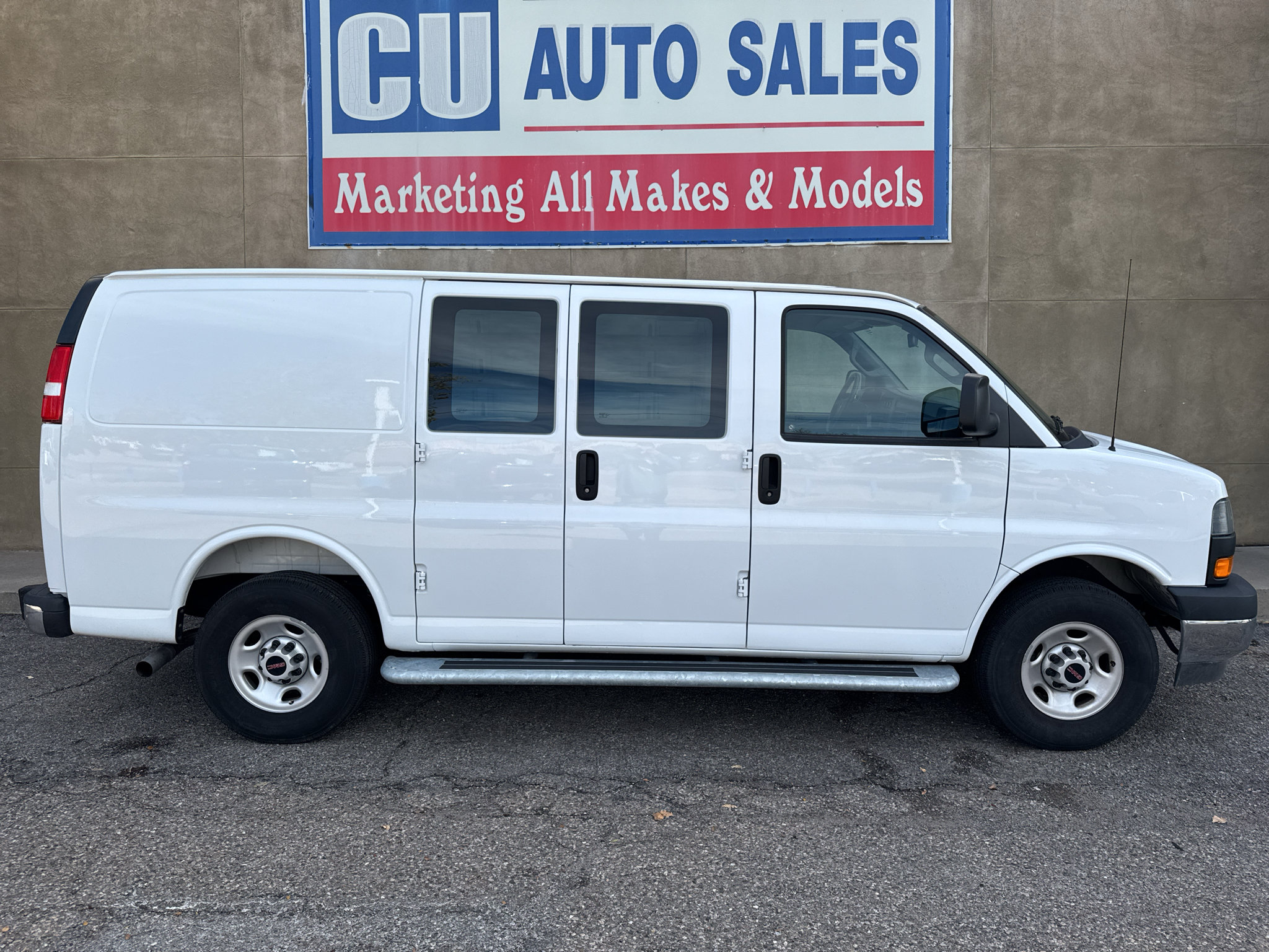 Used 2025 GMC Savana 2500 w/ Driver Convenience Package RWD image 4