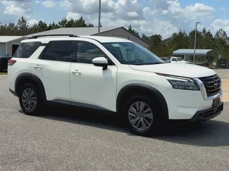 Used 2025 Nissan Pathfinder SV video 2