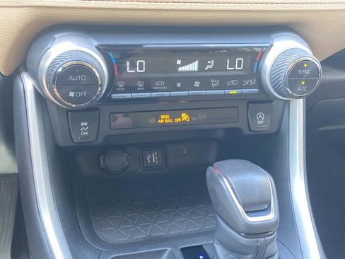 Used 2023 Toyota RAV4 XLE Premium image 29