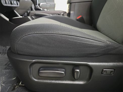 Used 2020 Toyota Tacoma TRD Off-Road image 31