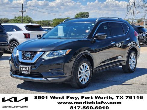 Used 2019 Nissan Rogue S w/ Special Edition Package FWD image 3