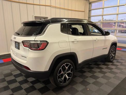 Used 2025 Jeep Compass Limited AWD/4WD image 4