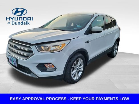 Used 2019 Ford Escape SE image 1