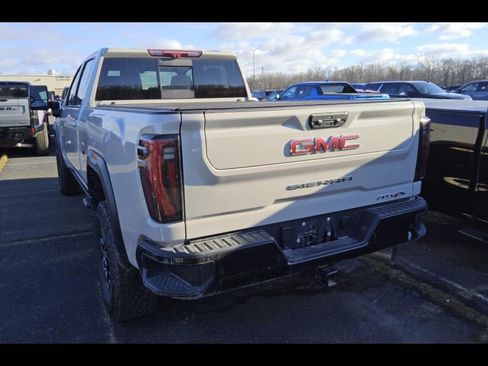 Used 2026 GMC Sierra 2500 AT4X image 7