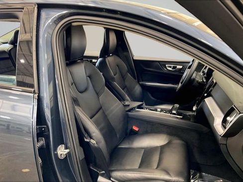 Certified 2025 Volvo S60 B5 Core image 9