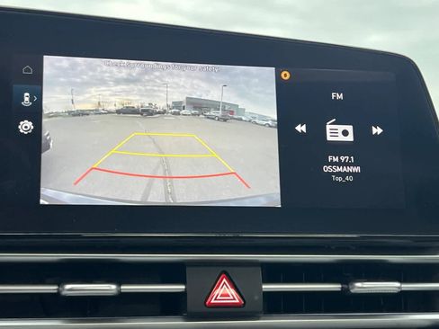 Used 2025 Hyundai Elantra Limited image 23