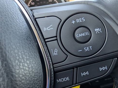Used 2020 Toyota Camry SE FWD image 18