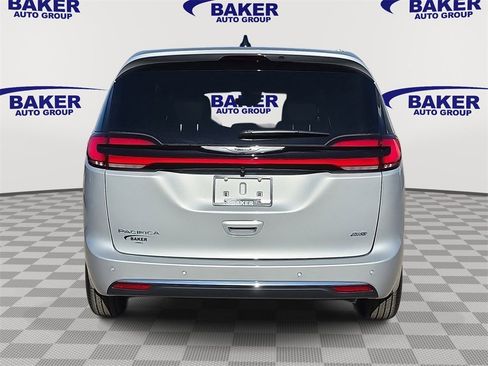 New 2026 Chrysler Pacifica Select image 4