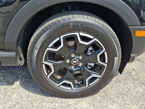 Certified 2025 Ford Bronco Sport Outer Banks w/ Outer Banks Tech Package+ AWD/4WD image 11