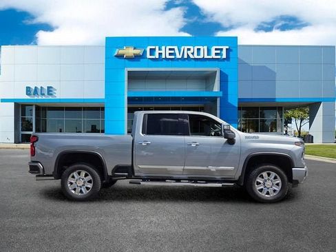 Used 2026 Chevrolet Silverado 2500 High Country w/ Technology Package AWD/4WD image 2
