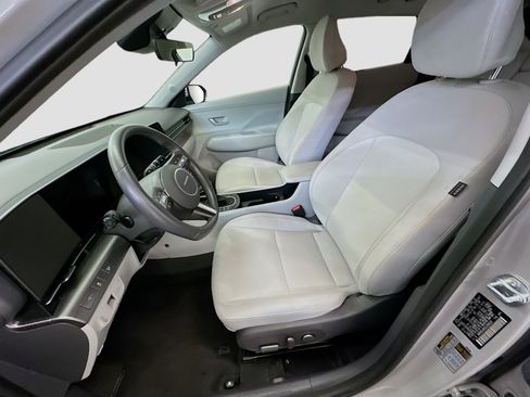 Used 2025 Hyundai Kona SEL image 13