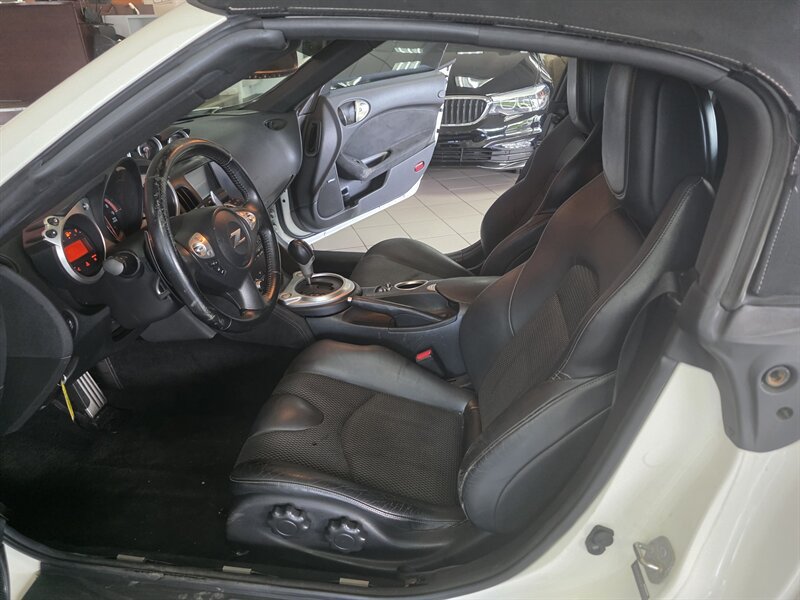 Used 2015 Nissan 370Z Touring Sport RWD image 13
