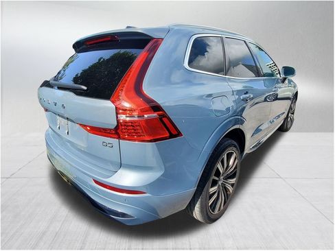 Used 2022 Volvo XC60 B5 Inscription image 5