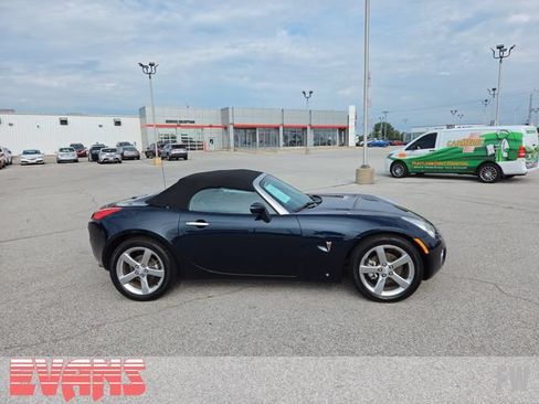 Used 2007 Pontiac Solstice Convertible w/ Premium Package RWD image 2
