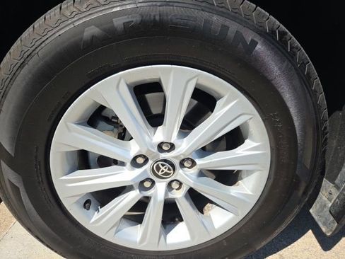 Used 2024 Toyota Grand Highlander XLE image 5