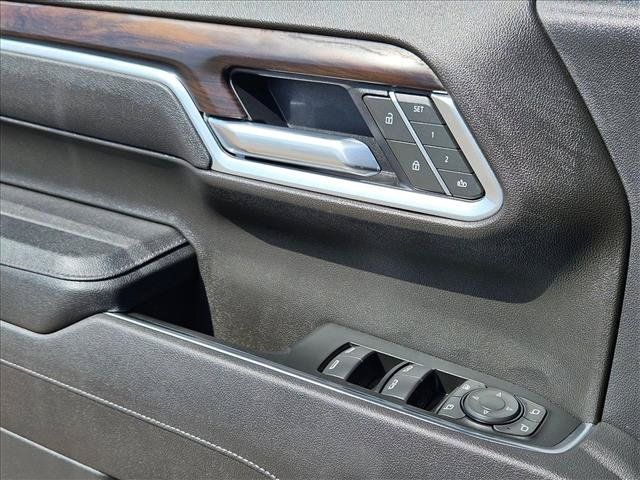 Used 2026 GMC Sierra 1500 SLT AWD/4WD image 11
