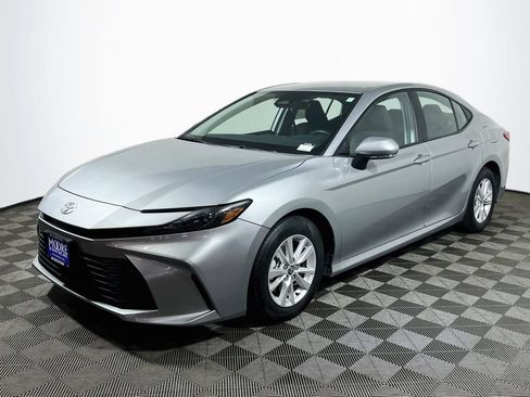 Used 2025 Toyota Camry LE FWD image 3