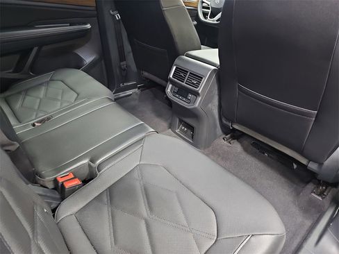 Used 2025 Volkswagen Atlas SE image 11