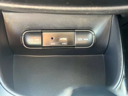 Used 2016 Kia Soul + FWD image 19