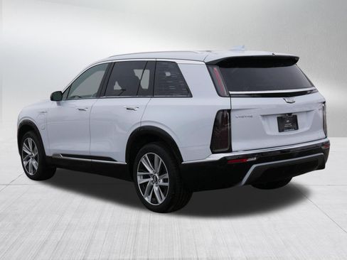 Used 2026 Cadillac Vistiq Luxury w/ LPO, Floor Liner Package AWD/4WD image 4