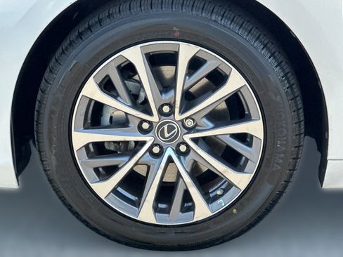 Used 2022 Lexus ES 300h w/ Accessory Package FWD image 11