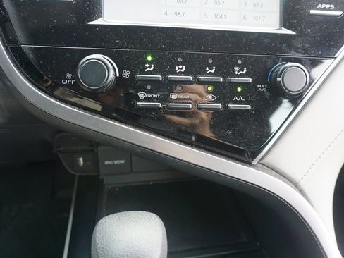 Used 2018 Toyota Camry LE FWD image 10