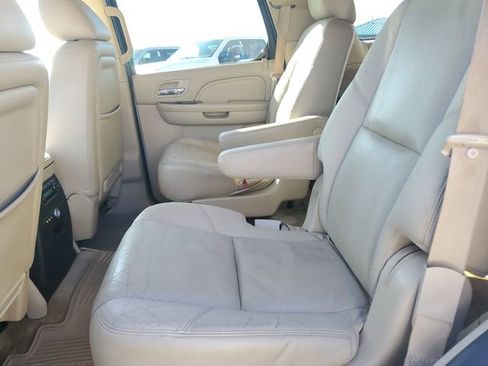 Used 2012 Cadillac Escalade Premium image 27