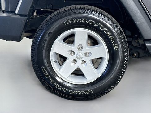 Used 2018 Jeep Wrangler Unlimited Sport S image 32